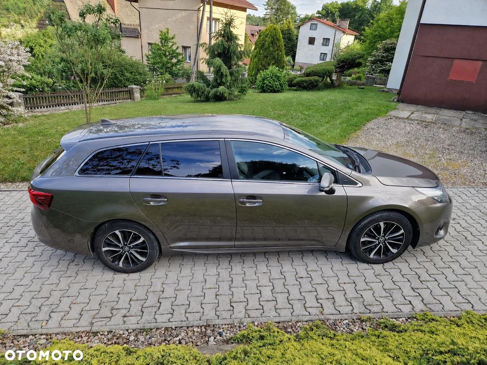 Toyota Avensis 2.0 D-4D Premium - 3