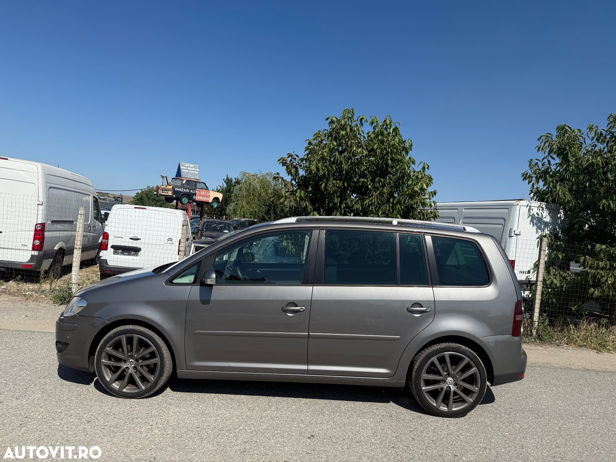 Volkswagen Touran 1.9 TDI DPF Trendline DSG - 10
