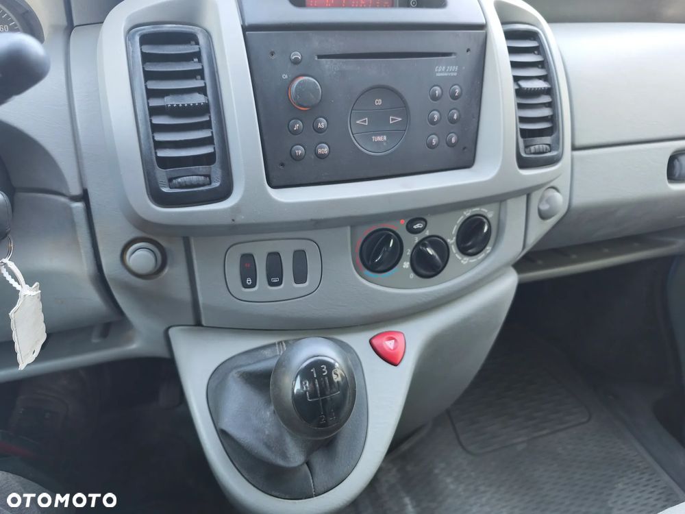Opel Vivaro - 11