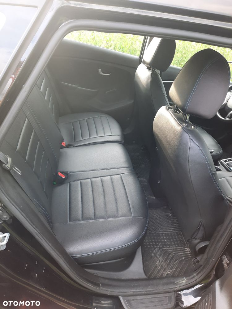 Hyundai i30 1.6 CRDI Automatik Style - 8