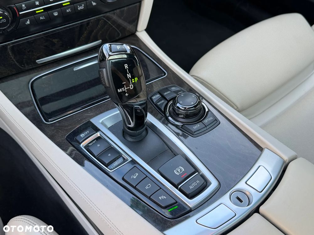 BMW Seria 7 730d xDrive - 32
