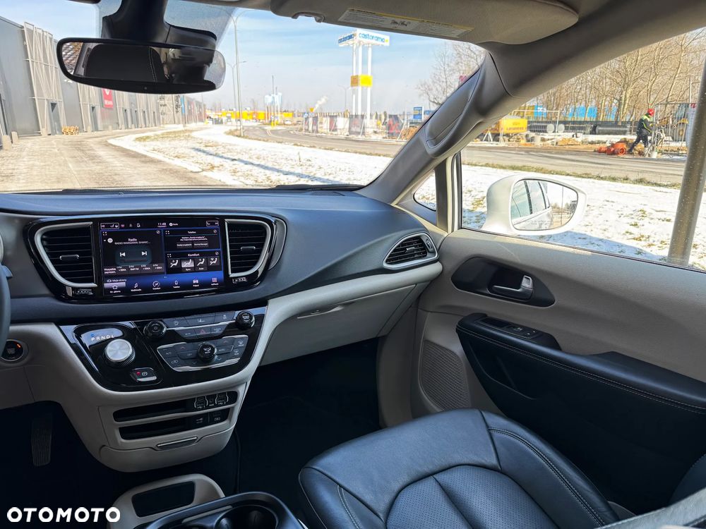 Chrysler Pacifica - 23