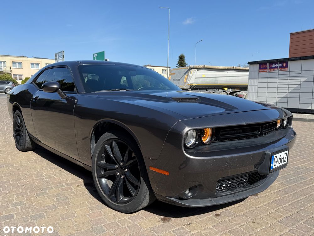 Dodge Challenger - 2