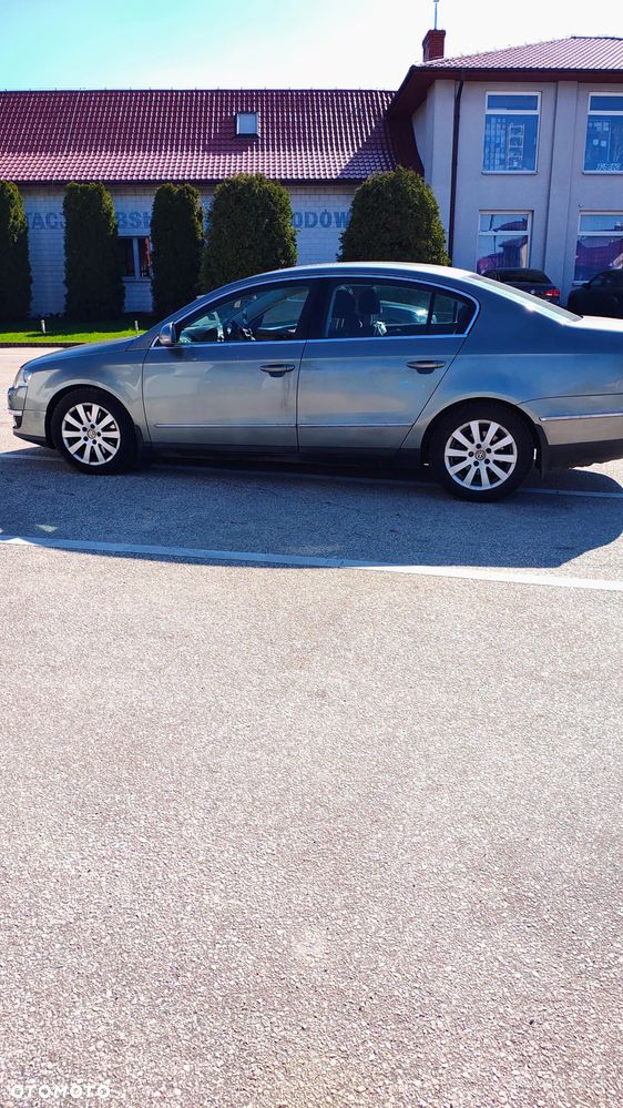 Volkswagen Passat 2.0 FSI Highline - 2