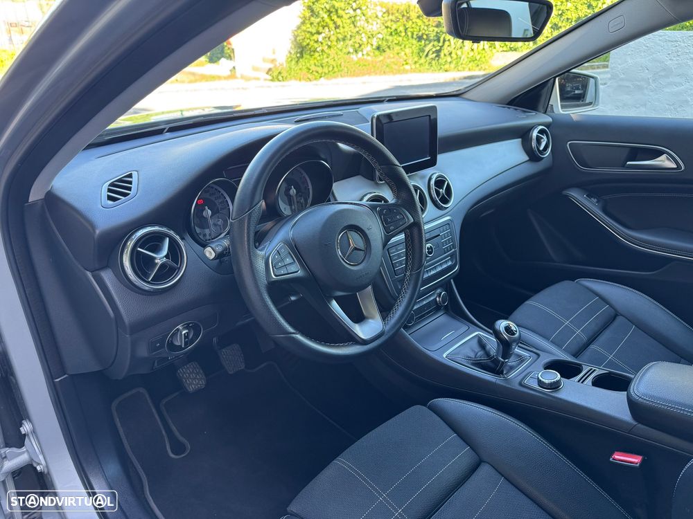 Mercedes-Benz GLA 200 Urban - 11
