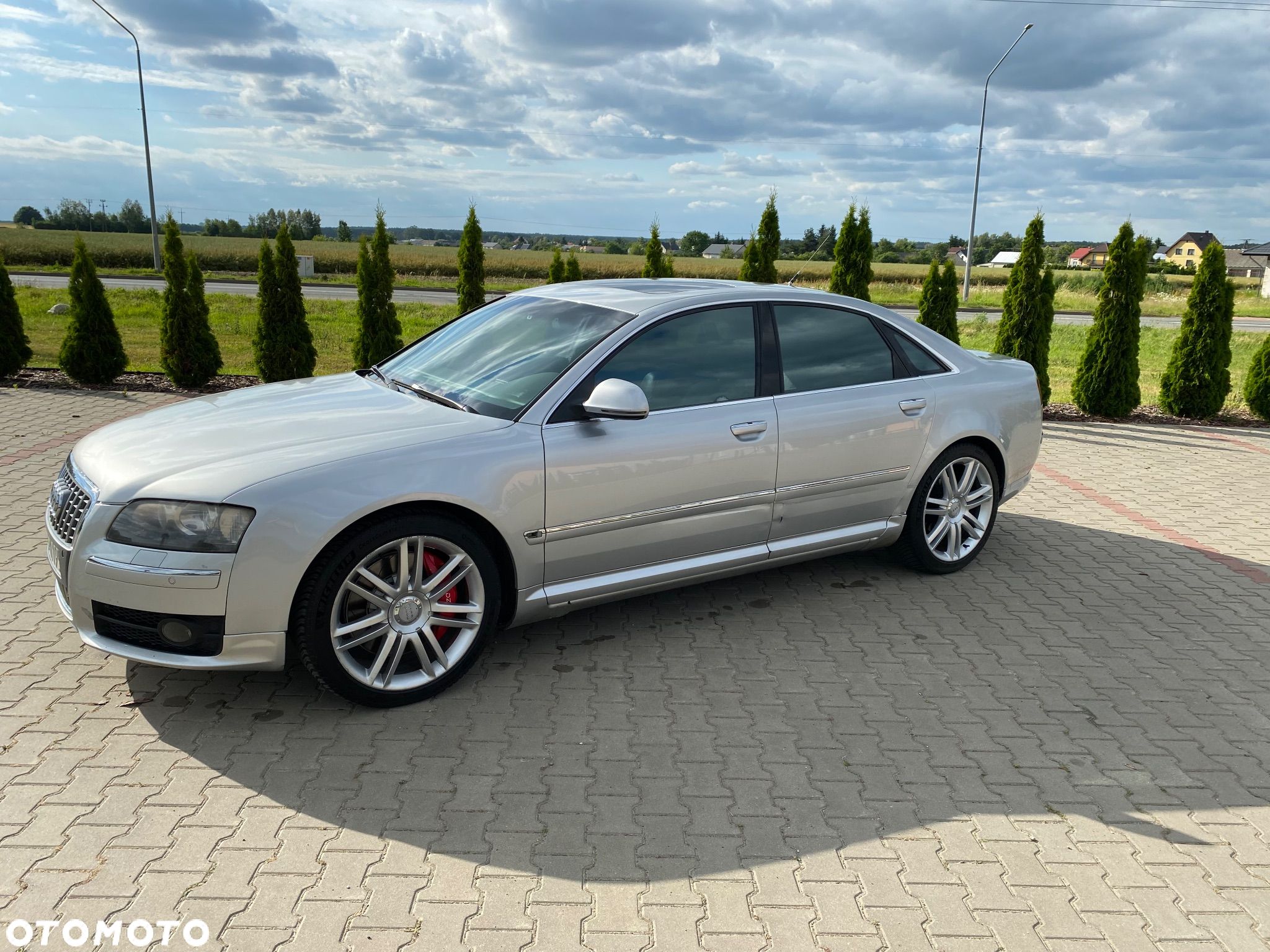Audi A8 4.2 Quattro - 1