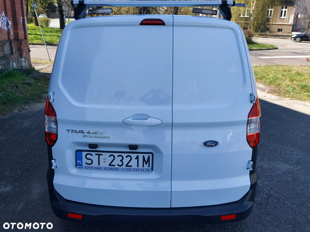 Ford COURIER - 23