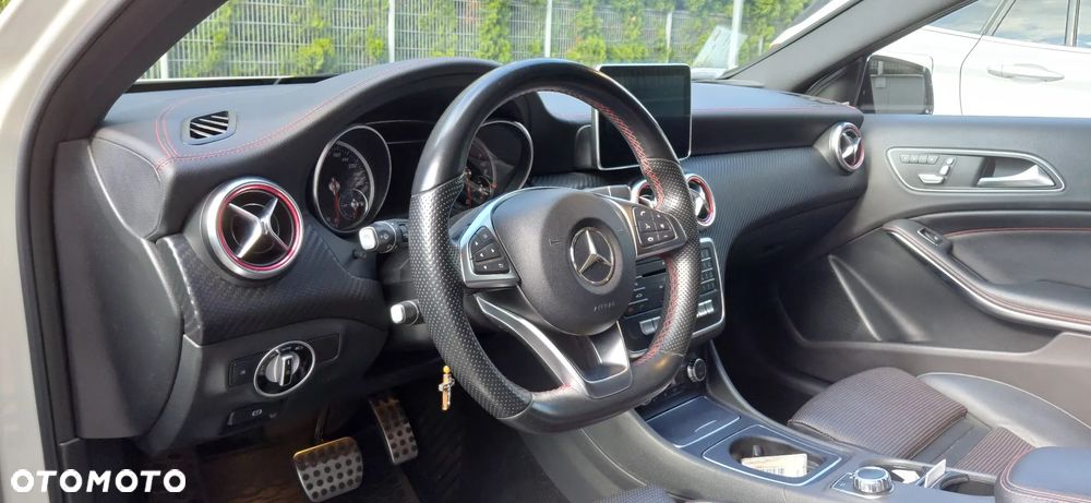 Mercedes-Benz Klasa A 220 4-Matic AMG Line - 4