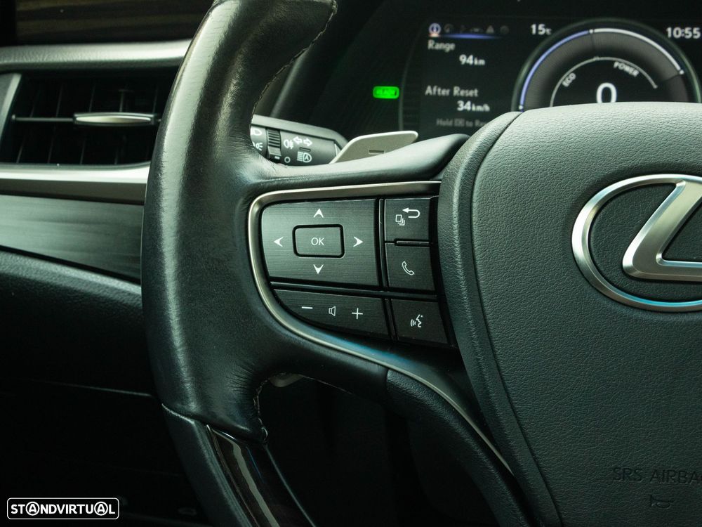 Lexus ES 300h Executive+ - 26