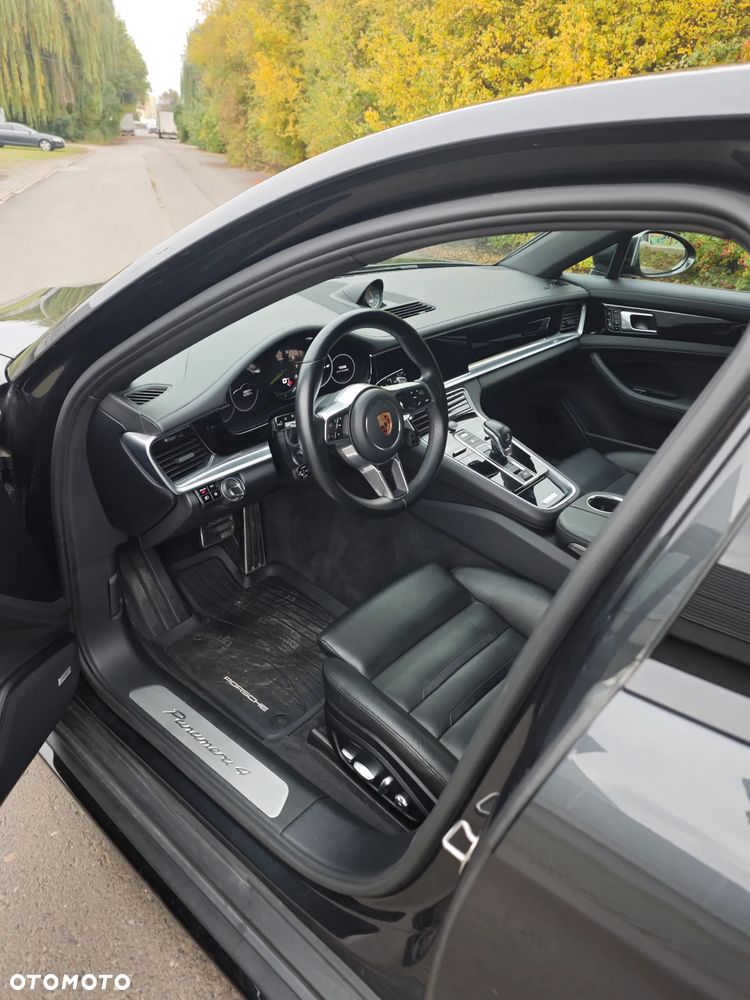 Porsche Panamera 4 E-Hybrid - 7