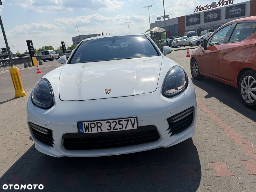 Porsche Panamera GTS PDK - 11