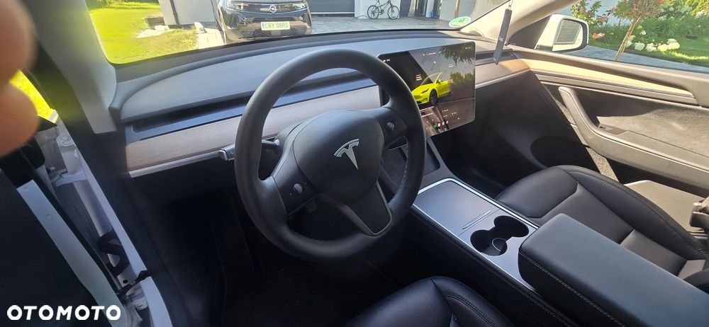 Tesla Model Y Long Range Dual Motor AWD - 16