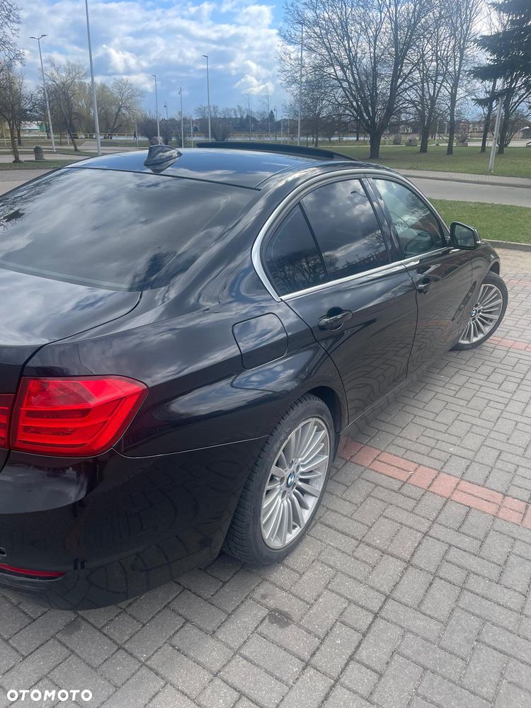 BMW Seria 3 328i Luxury Line - 11