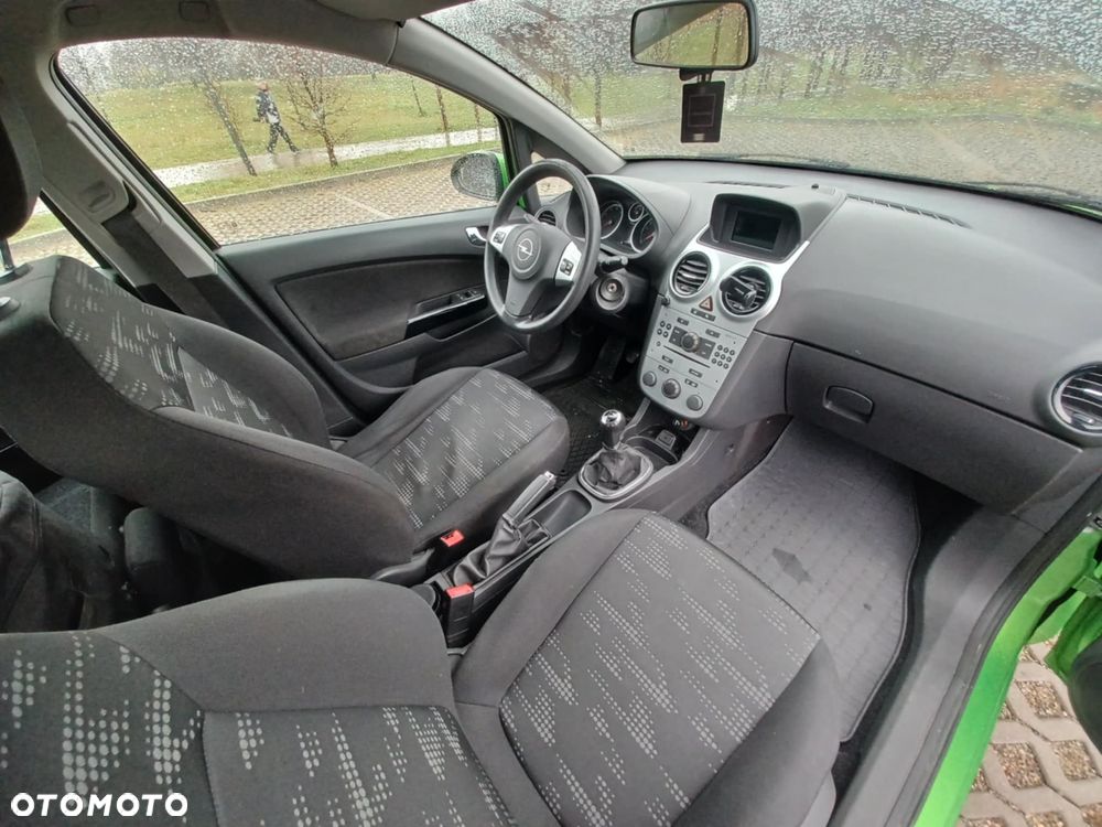 Opel Corsa 1.2 16V Cosmo - 21