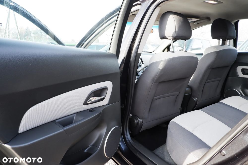 Chevrolet Cruze 1.6 LS - 25