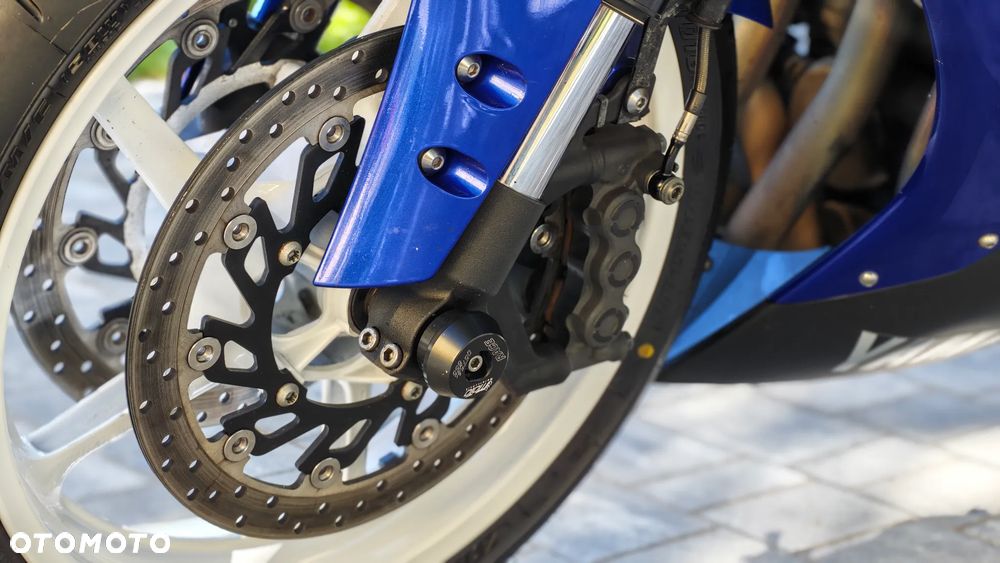 Yamaha R1 - 24