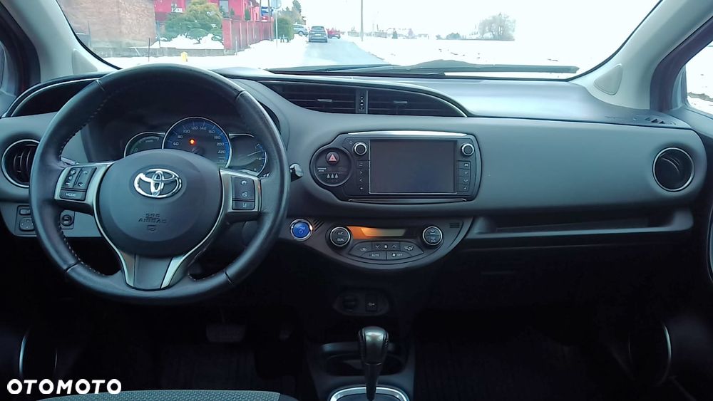 Toyota Yaris Hybrid 100 Premium - 7