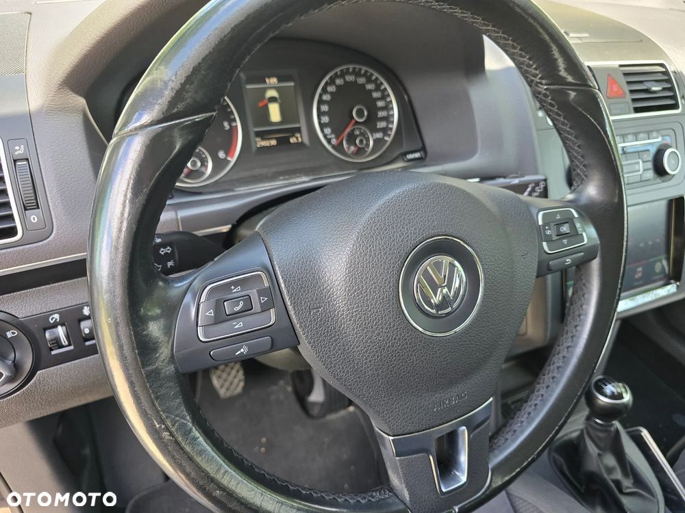 Volkswagen Touran - 12