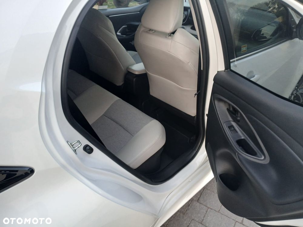 Toyota Yaris Hybrid 1.5 Style - 13