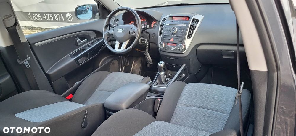 Kia Ceed 1.6 CVVT Dream-Team Edition - 17