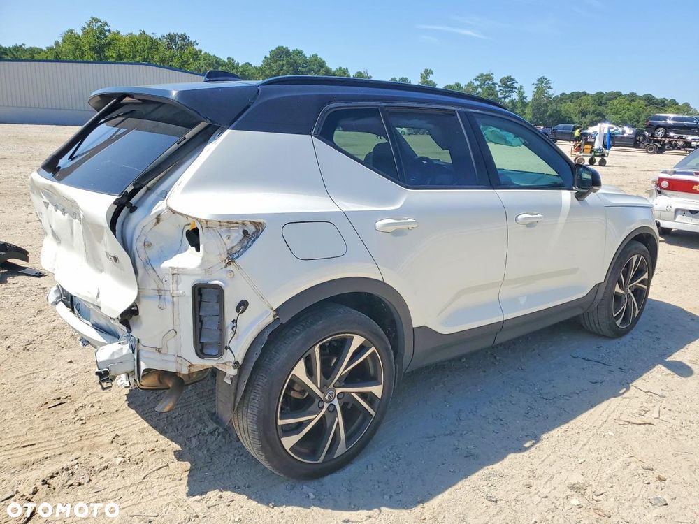 Volvo XC 40 B5 B AWD Geartronic RDesign - 3