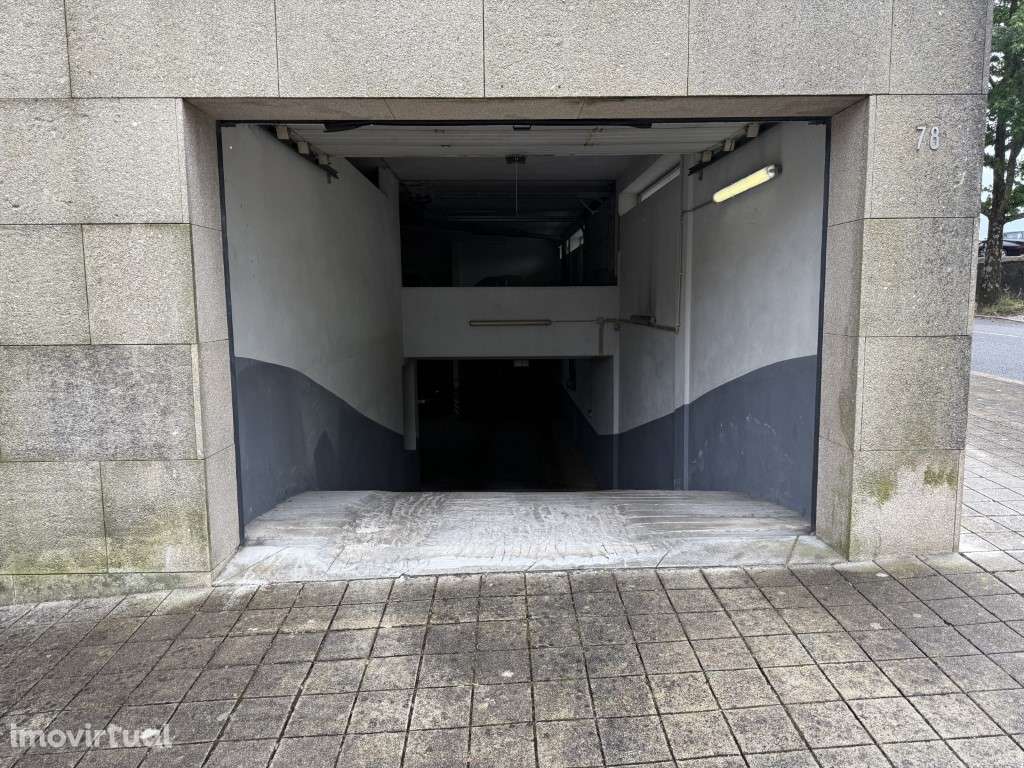 ARRENDAMENTO | Lugar de Garagem - Junto à Universidade Fernando Pes... - Grande imagem: 3/8