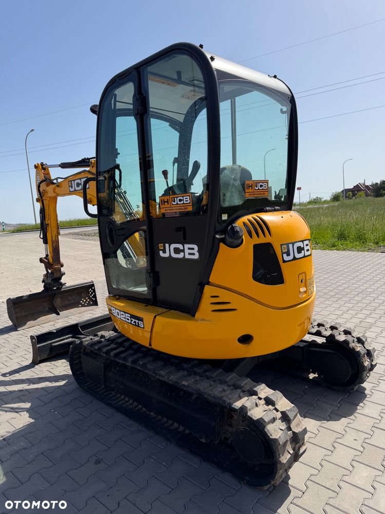 JCB 8025 - 3