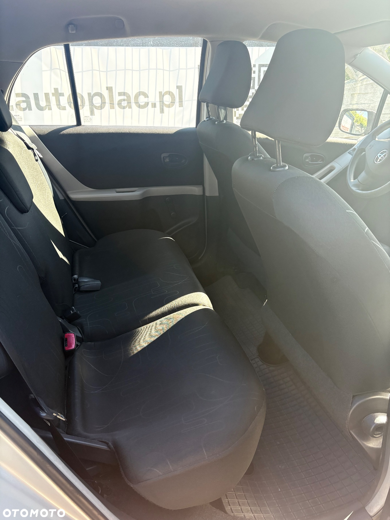 Toyota Yaris - 32