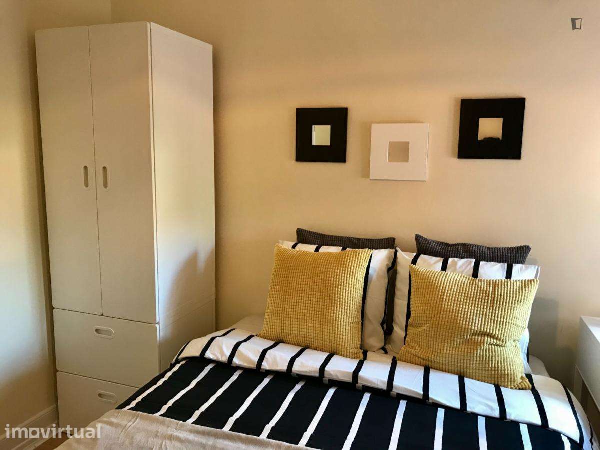 Quarto - localizado em Roma-Areeiro Lisbon - Grande imagem: 2/16