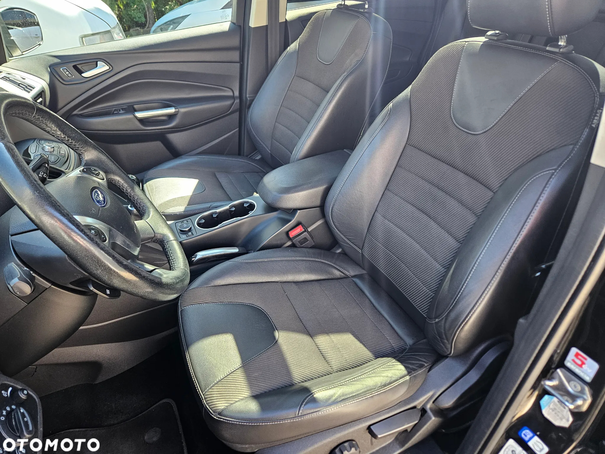 Ford Kuga 2.0 TDCi 2x4 Titanium - 12