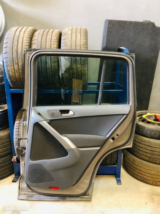 Quartela porta traseira VW Tiguan 5N (2008-2015) - 1