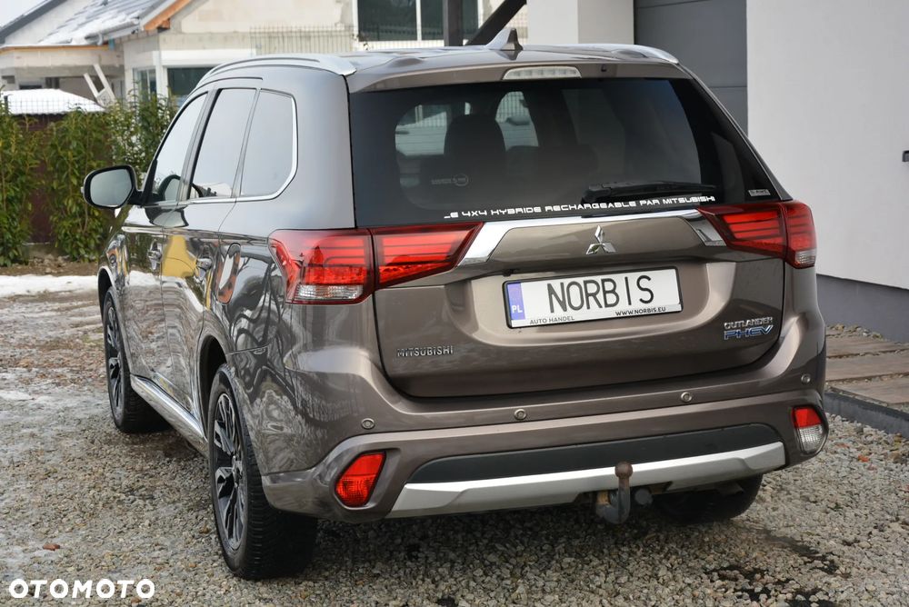 Mitsubishi Outlander 2.0 4WD Top - 12
