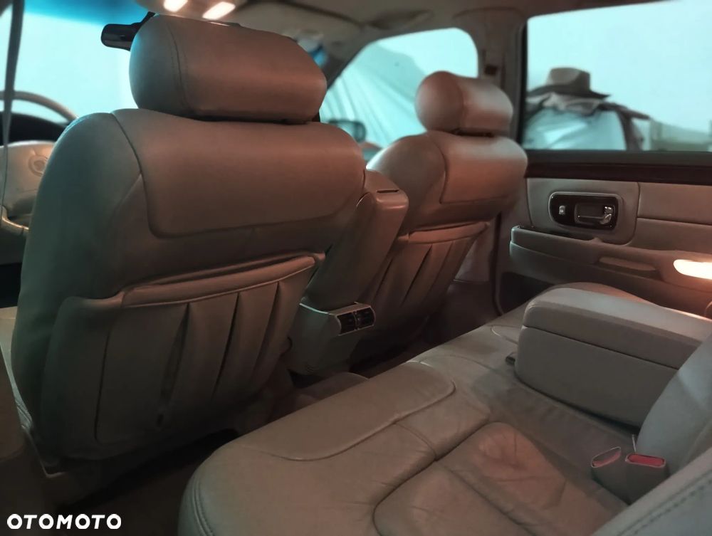 Cadillac Deville - 16