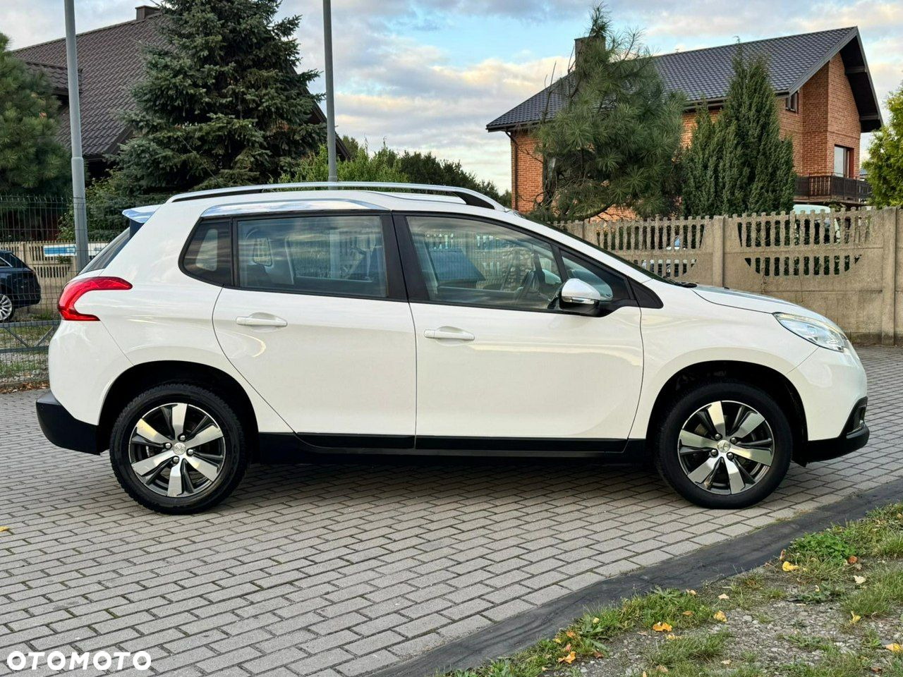 Peugeot 2008 e-HDi FAP 115 STOP & START Business-Line - 12