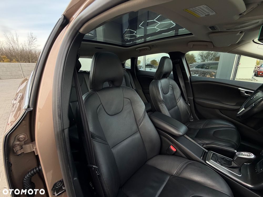 Volvo V40 D3 Geartronic Summum - 20