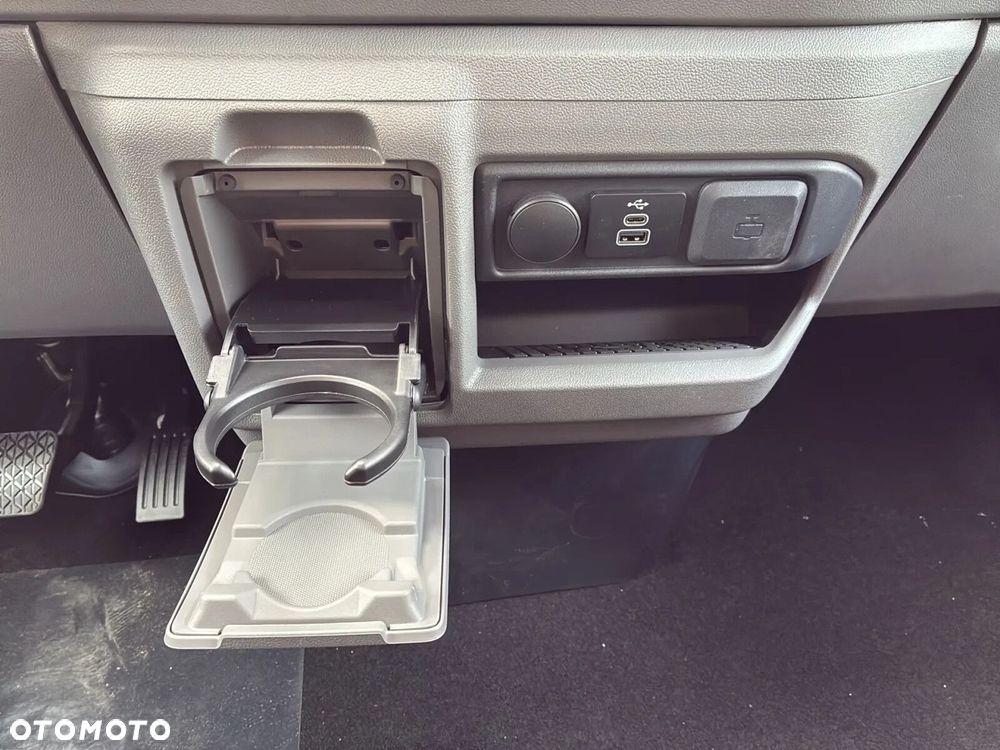 Volkswagen Caravelle - 37