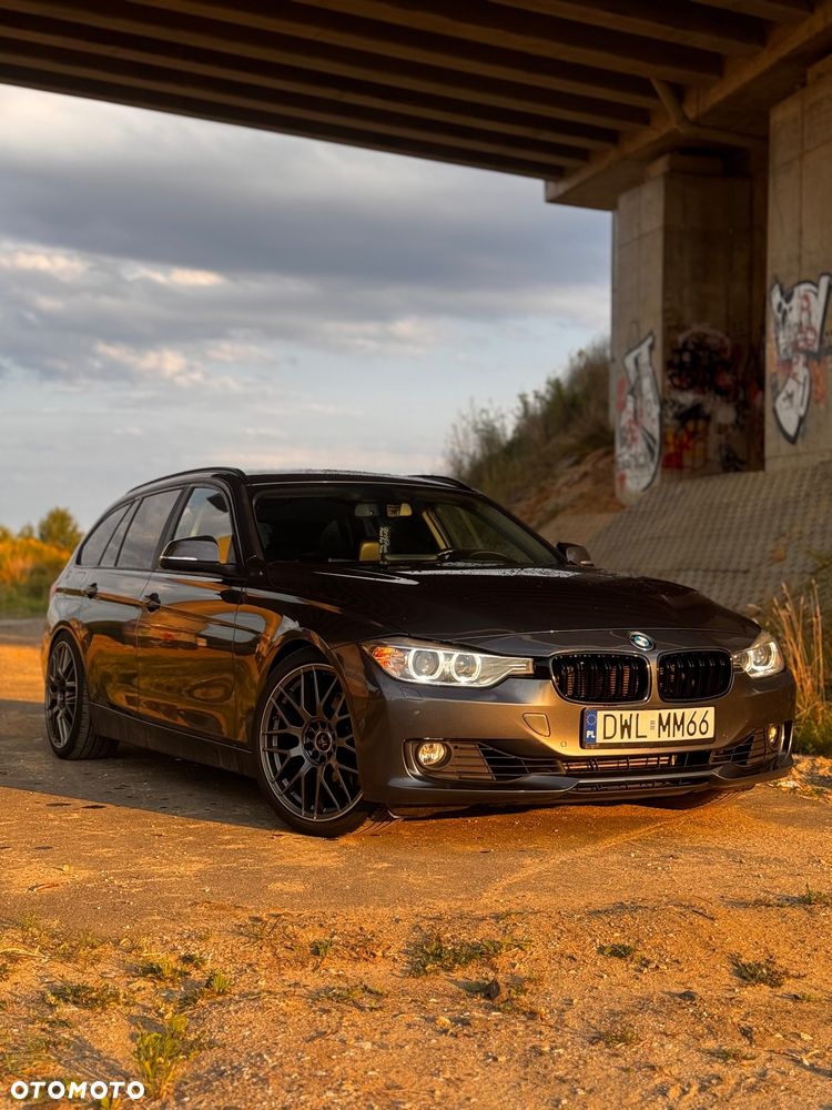 BMW Seria 3 330d Touring xDrive - 2