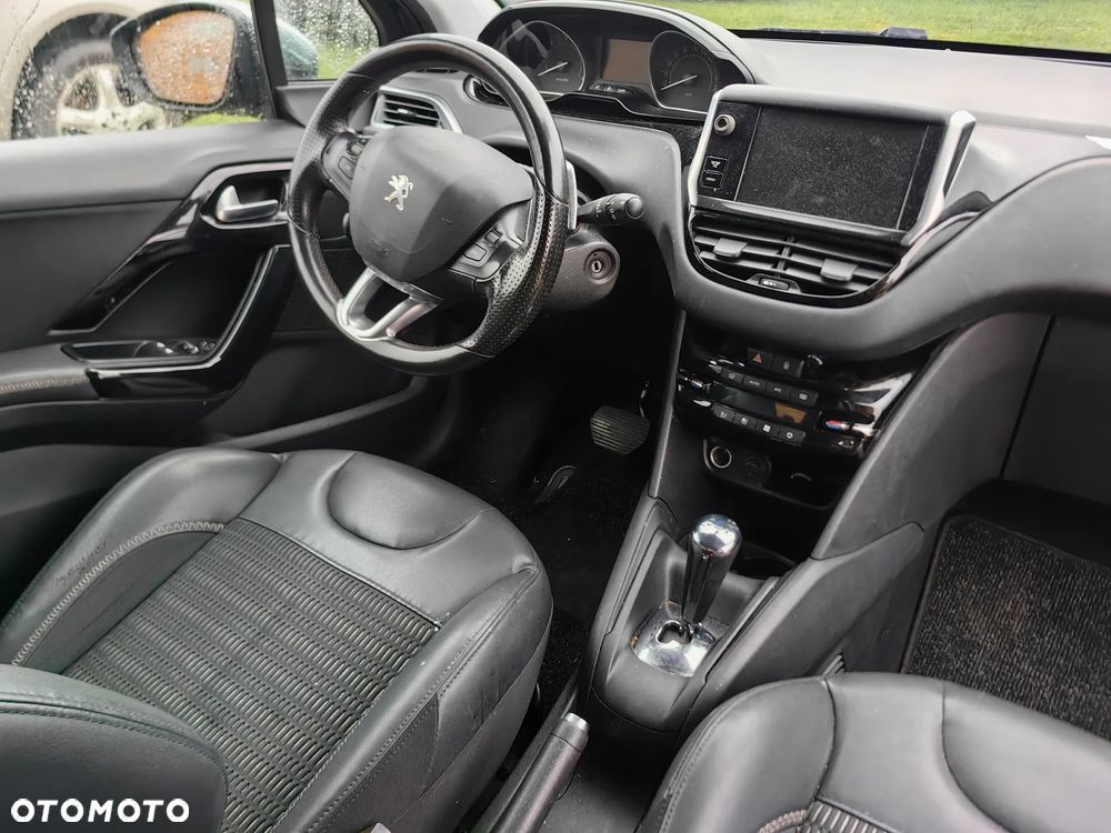 Peugeot 208 - 6