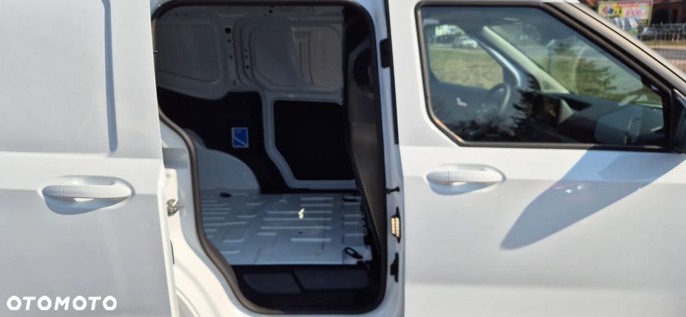 Ford COURIER - 12