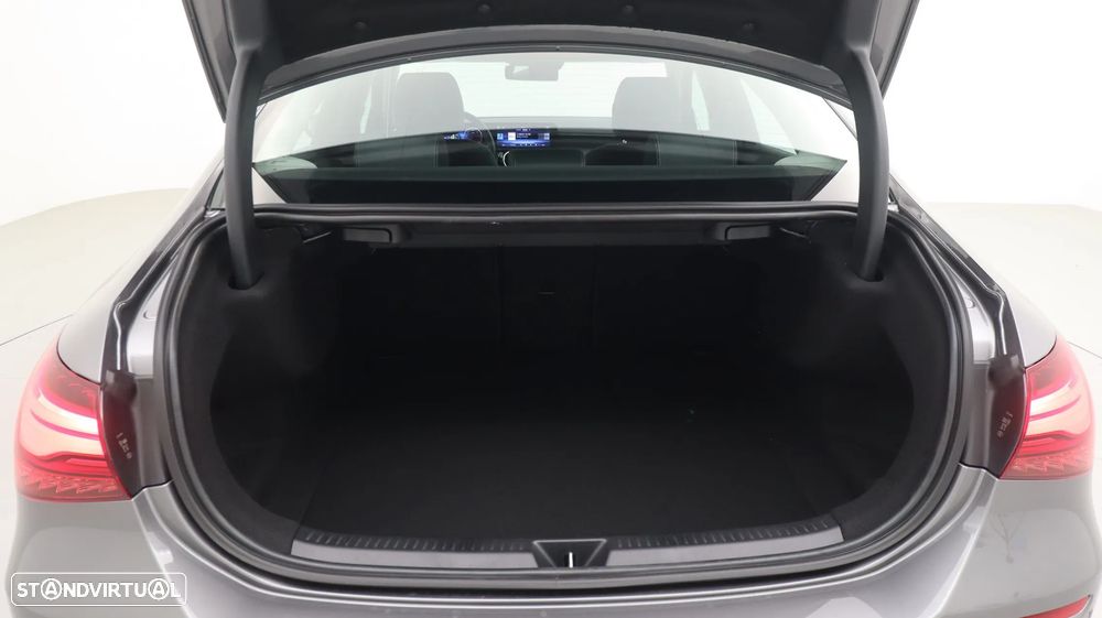 Mercedes-Benz A 180 Limousine d Progressive Aut. - 29