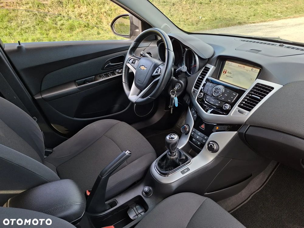 Chevrolet Cruze 1.6 LS+ - 15