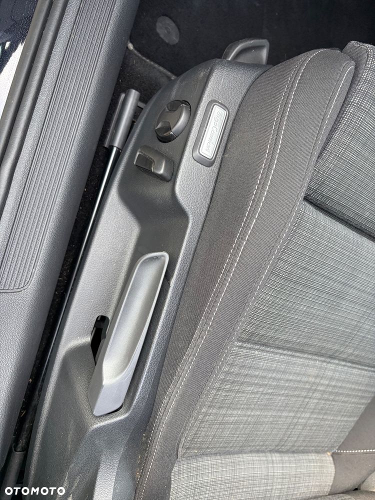 Volkswagen Passat 2.0 TDI SCR DSG Comfortline - 25