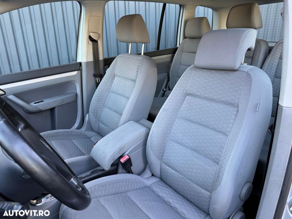Volkswagen Touran - 8
