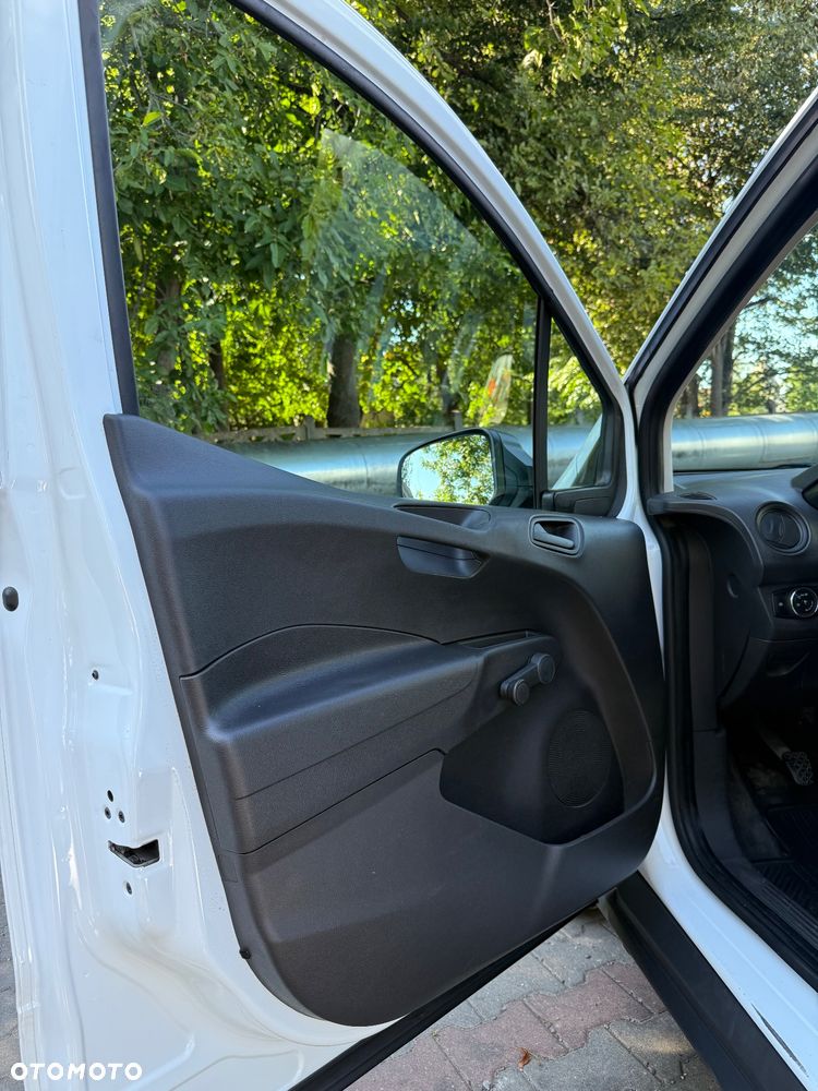 Ford Transit Courier - 12