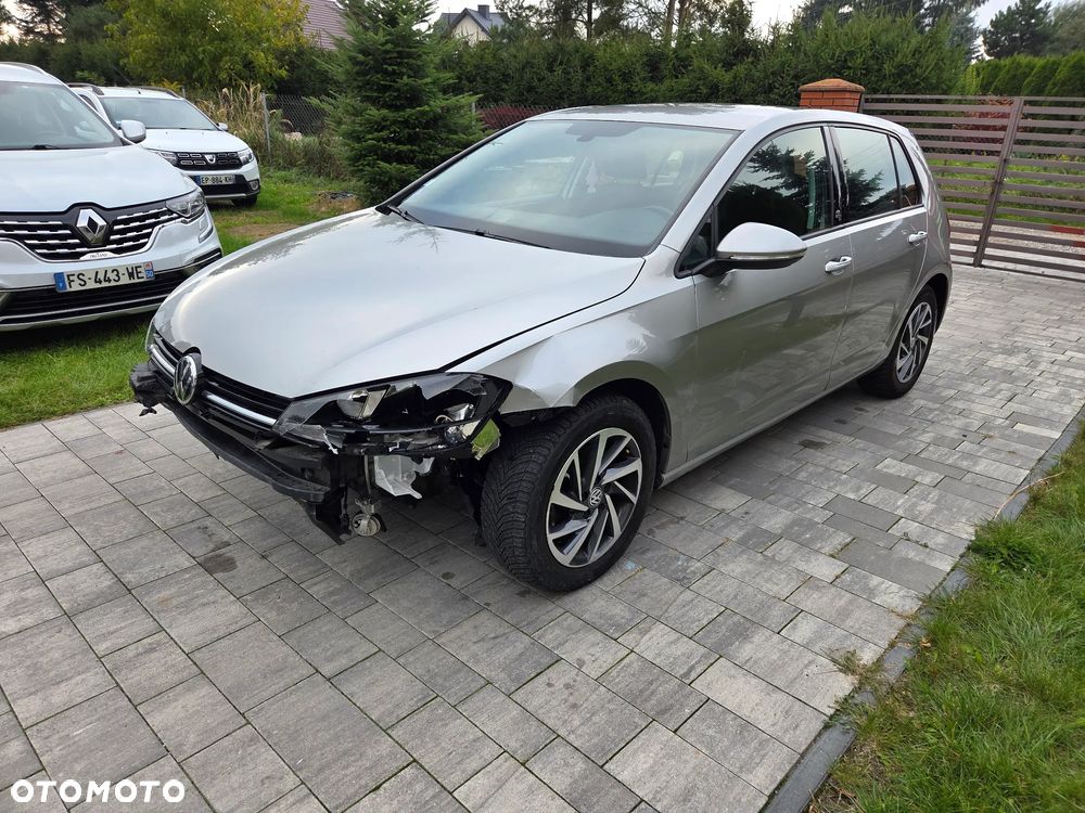 Volkswagen Golf - 1