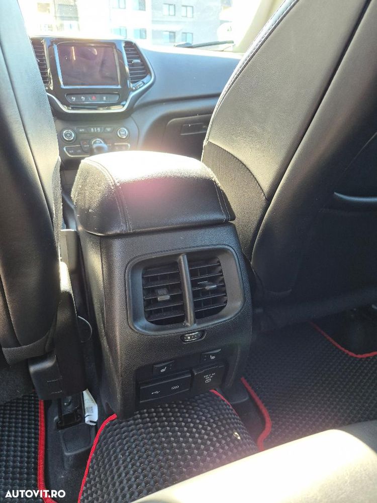 Jeep Cherokee - 15