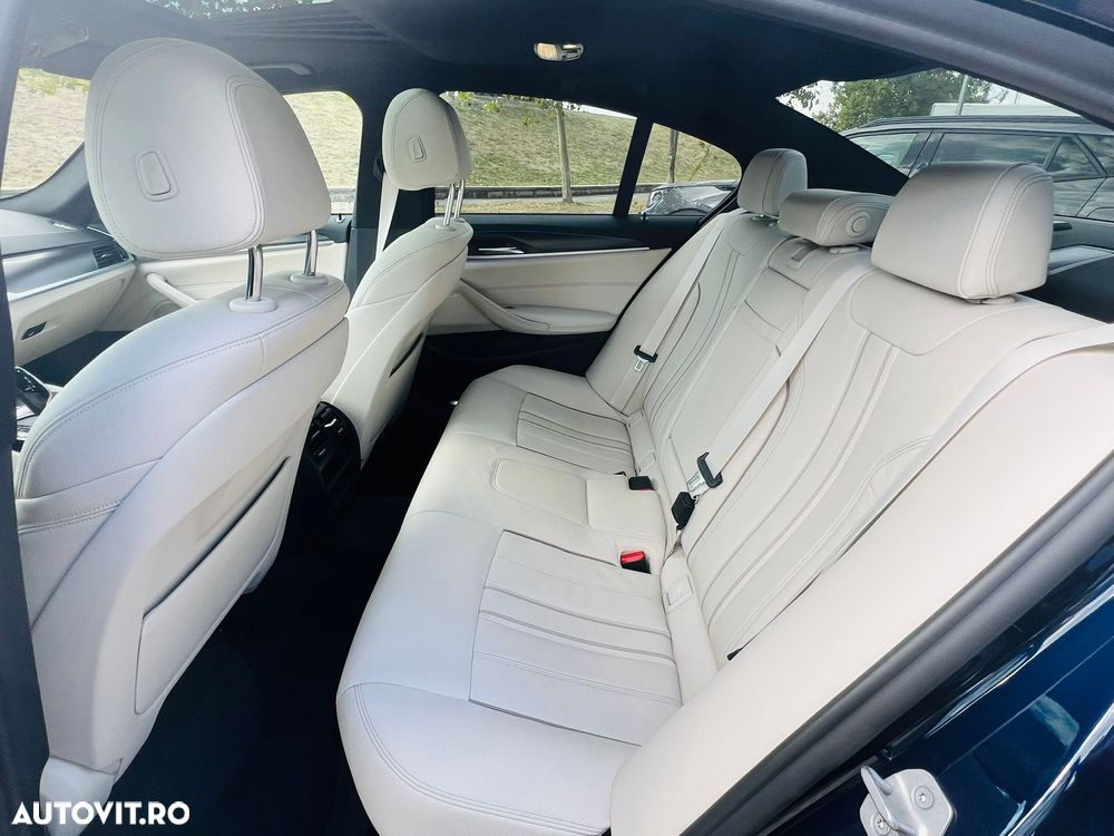 BMW Seria 5 530i xDrive AT MHEV - 11