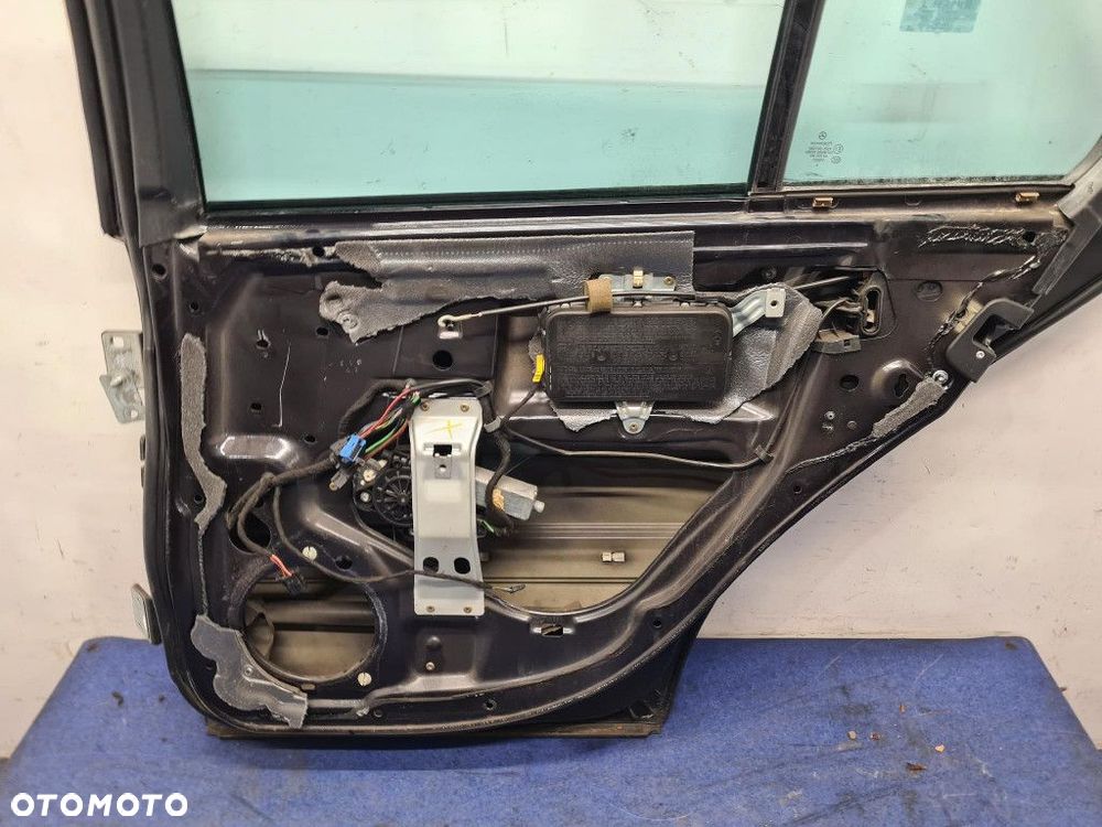 MERCEDES W203 LIFT KOMBI DRZWI TYŁ PRAWE 768 - 9