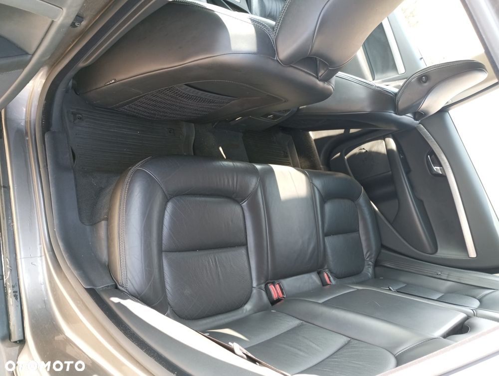 Volvo XC 70 D5 AWD Momentum - 4