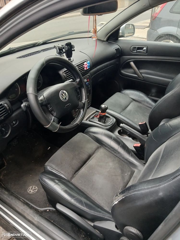 VW Passat 1.9 TDi Highline - 9